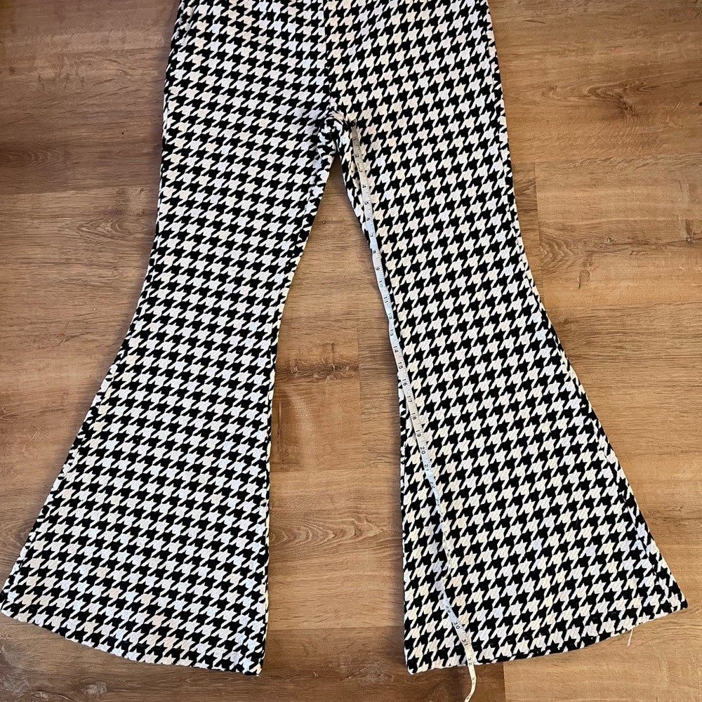 $3/15 Fashion Nova Houndstooth bell bottom pants